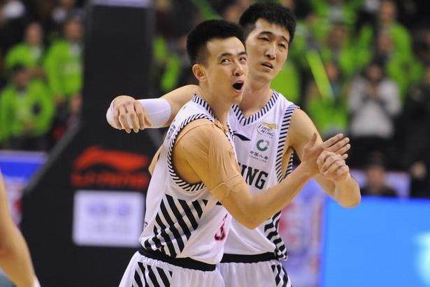 河南队本赛季通过定位球总计打入29球，位列中超所有球队之首（河南队本赛季定位球进球达29个，领跑中超）