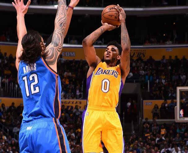 恩德里克被罚下时，维尼修斯：你再多掏牌，把所有人都罚下（恩德里克染红之时，维尼修斯怒斥裁判：你继续掏牌，把所有人都罚下）